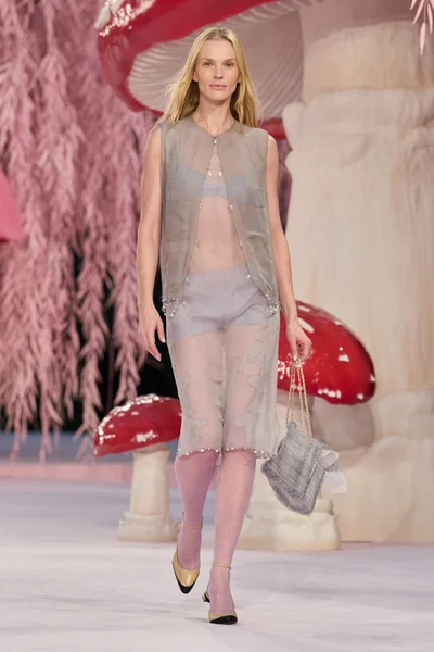 Look 2